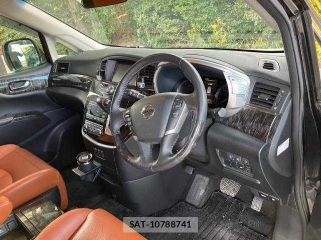 Nissan ELGRAND 2018-08 7218095-4
