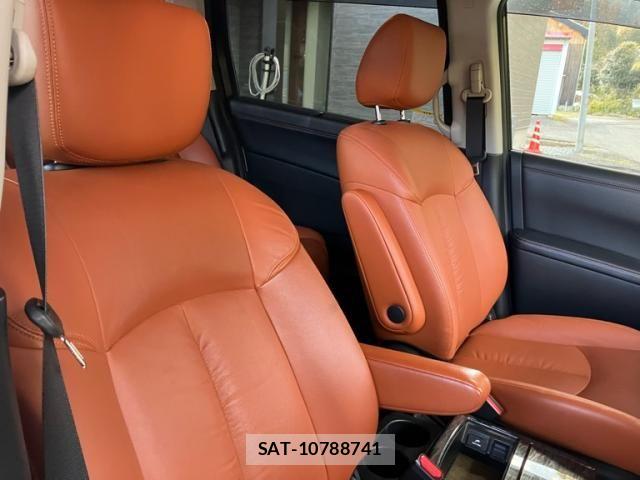 Nissan ELGRAND 2018-08 7218095-5