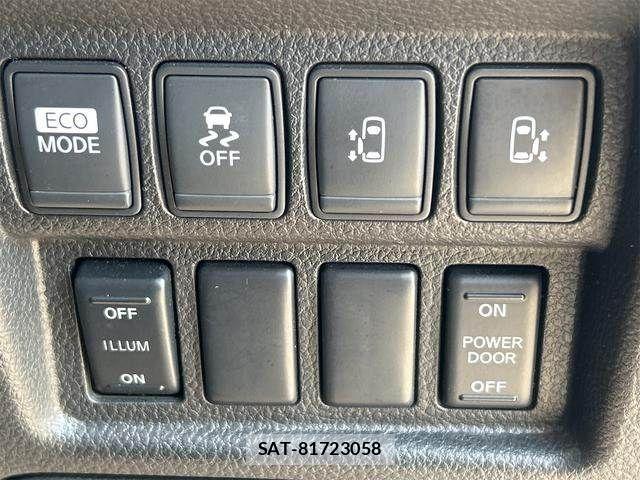 Nissan ELGRAND 2010-11 7218064-20
