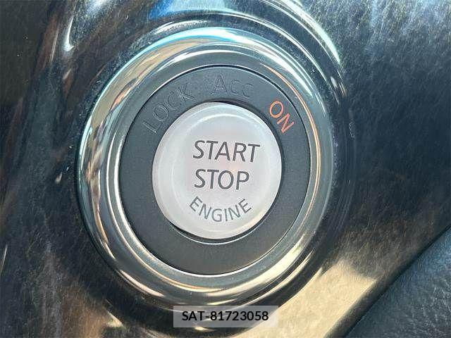 Nissan ELGRAND 2010-11 7218064-23
