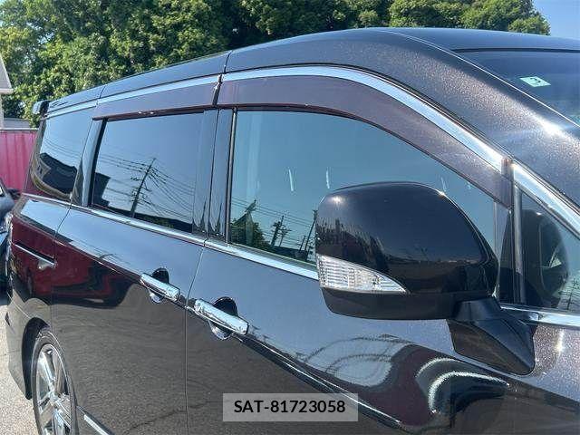 Nissan ELGRAND 2010-11 7218064-3