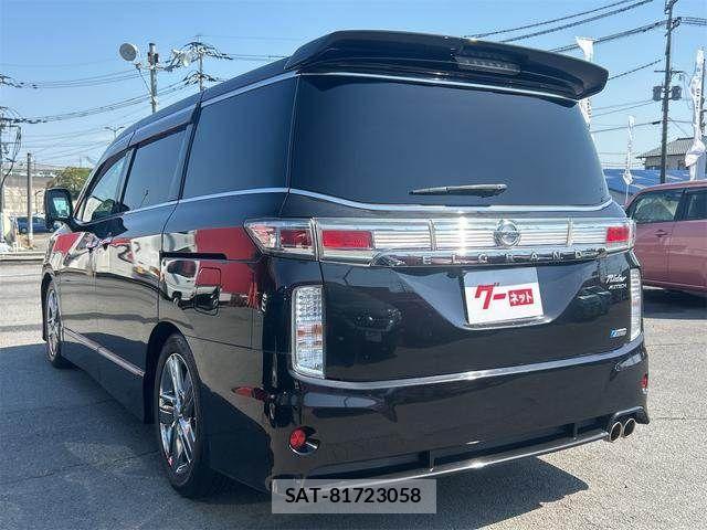 Nissan ELGRAND 2010-11 7218064-5