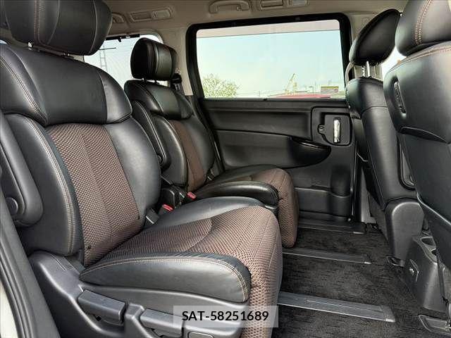 Nissan ELGRAND 2012-05 7218070-17