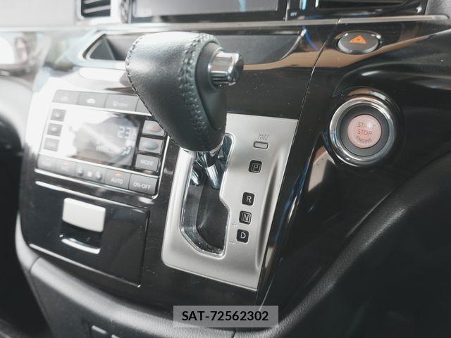 Nissan ELGRAND 2016-12 7218088-17