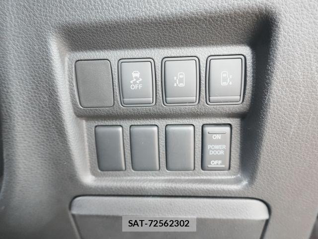 Nissan ELGRAND 2016-12 7218088-18