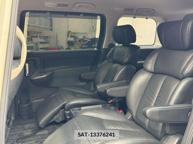 Nissan ELGRAND 2019-01 7218094-19