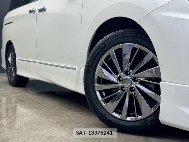 Nissan ELGRAND 2019-01 7218094-26