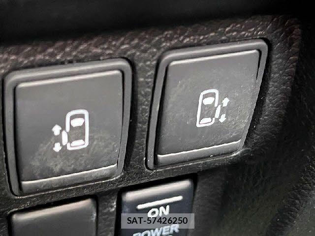 Nissan ELGRAND 2018-01 7218090-10