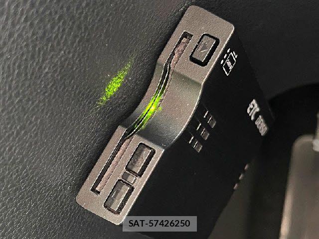 Nissan ELGRAND 2018-01 7218090-19