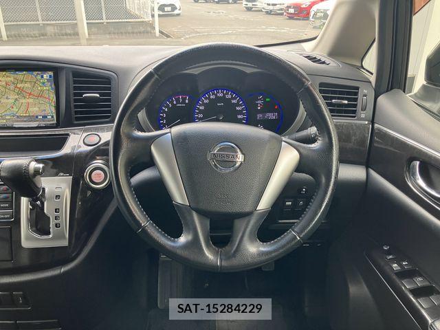 Nissan ELGRAND 2012-02 7218082-13