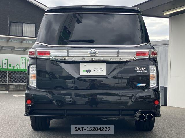 Nissan ELGRAND 2012-02 7218082-23