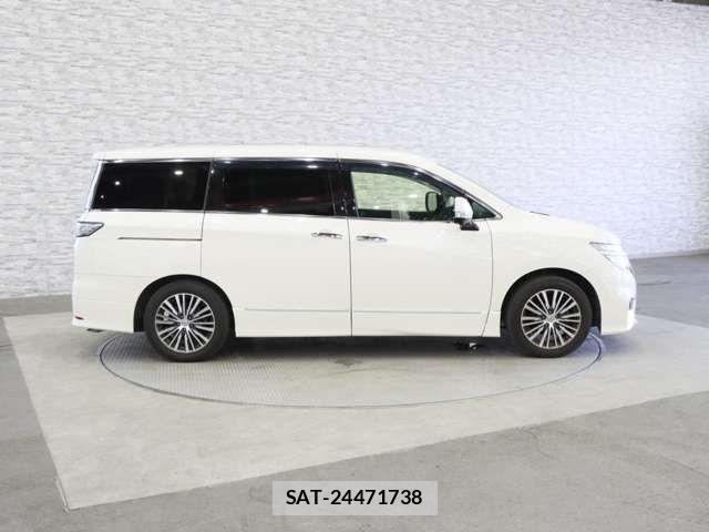 Nissan ELGRAND 2017-05 7218087-13