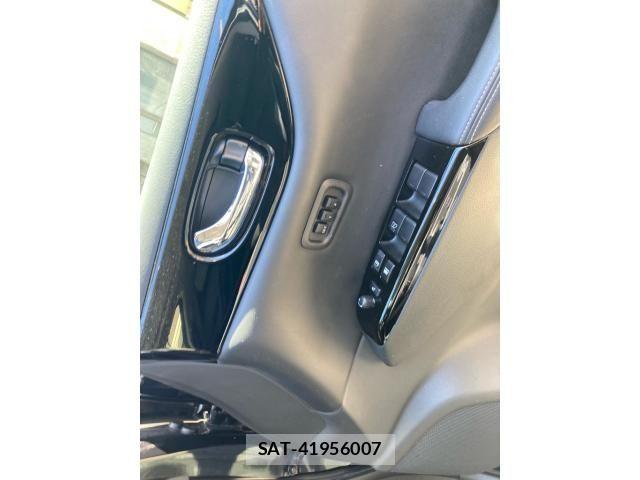 Nissan ELGRAND 2023-05 7218097-13
