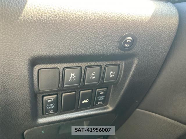 Nissan ELGRAND 2023-05 7218097-15