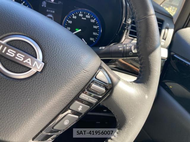 Nissan ELGRAND 2023-05 7218097-17