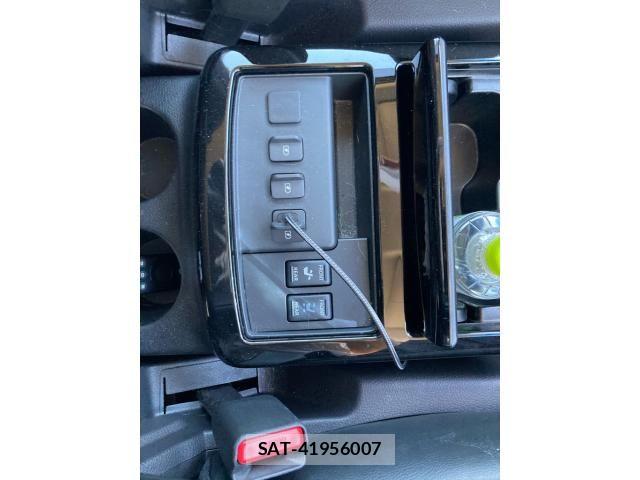 Nissan ELGRAND 2023-05 7218097-25