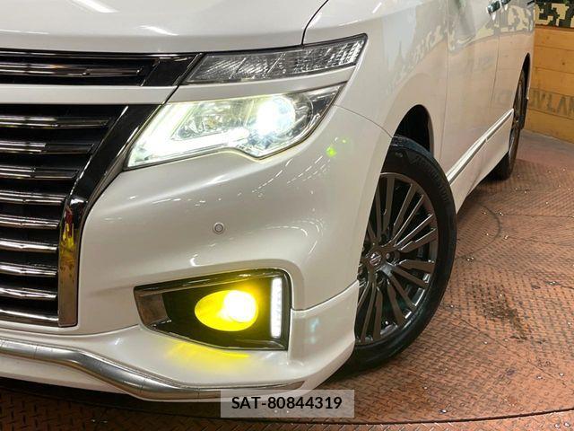 Nissan ELGRAND 2015-03 7218084-11