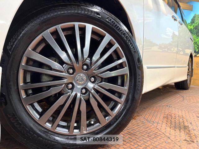 Nissan ELGRAND 2015-03 7218084-12