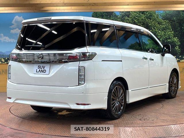 Nissan ELGRAND 2015-03 7218084-16