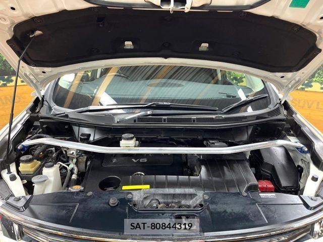 Nissan ELGRAND 2015-03 7218084-17