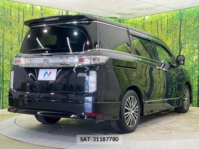 Nissan ELGRAND 2021-11 7218093-17