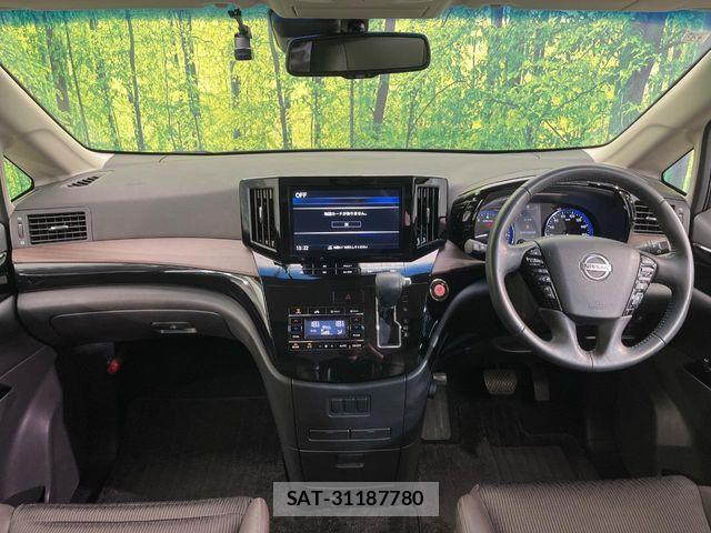 Nissan ELGRAND 2021-11 7218093-1
