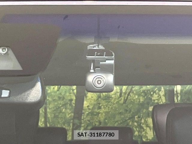 Nissan ELGRAND 2021-11 7218093-7