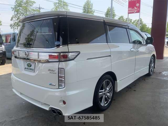Nissan ELGRAND 2012-02 7218067-10