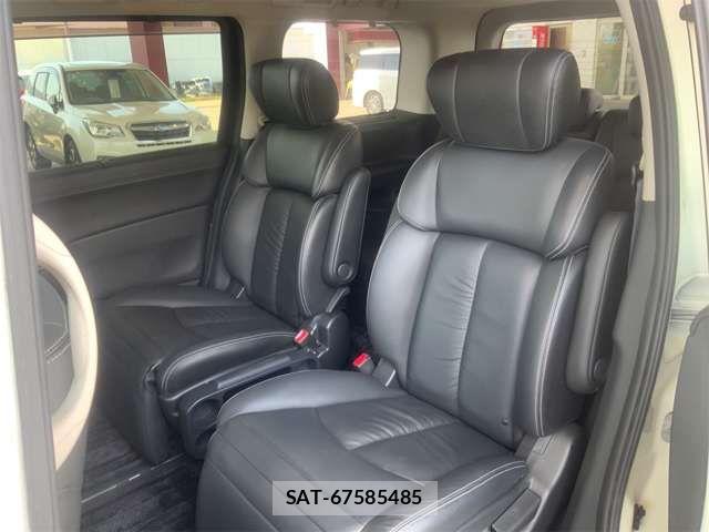Nissan ELGRAND 2012-02 7218067-14