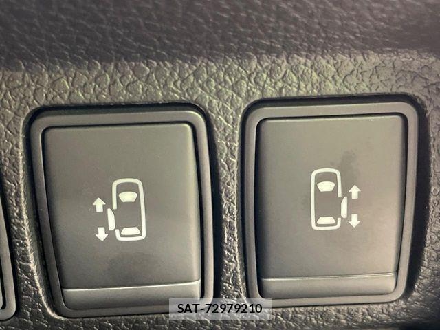 Nissan ELGRAND 2019-11 7218096-4