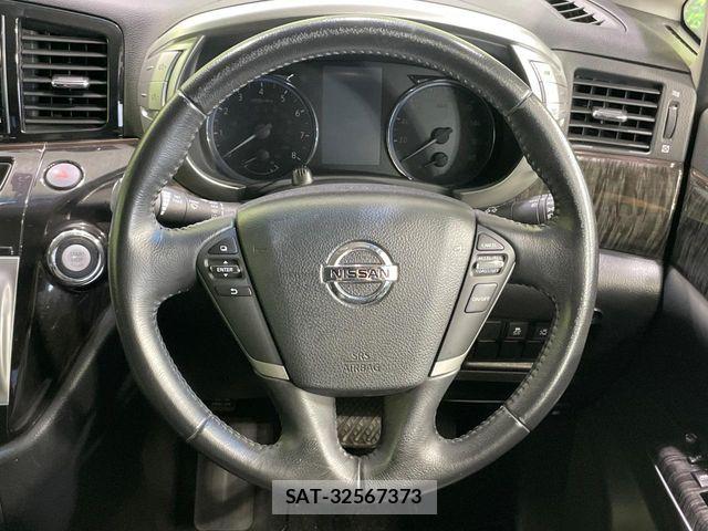 Nissan ELGRAND 2014-02 7218081-11