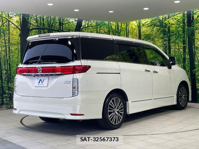 Nissan ELGRAND 2014-02 7218081-17