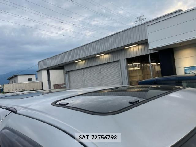 Nissan ELGRAND 2005-07 7218061-2