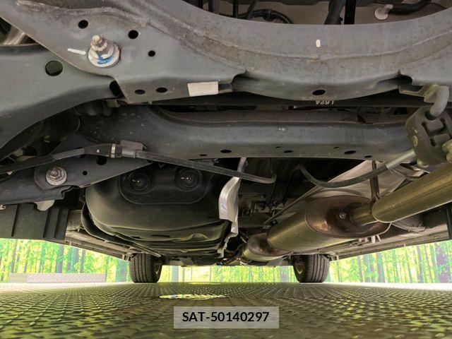 Nissan ELGRAND 2017-09 7250702-19