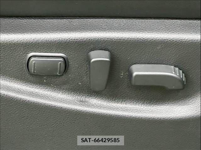 Nissan ELGRAND 2021-03 7250699-14