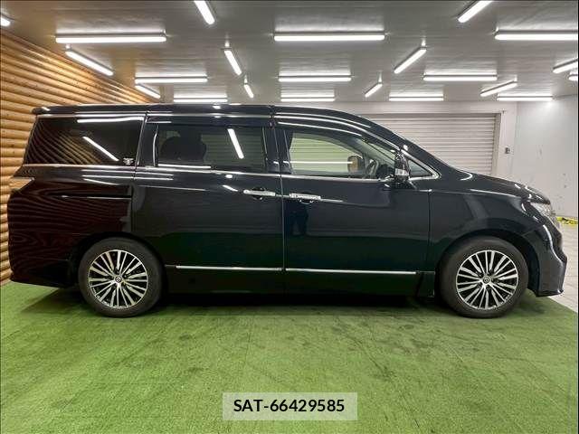 Nissan ELGRAND 2021-03 7250699-17