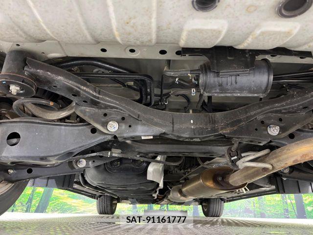 Nissan ELGRAND 2019-03 7250705-18