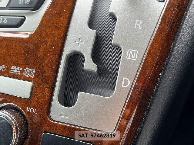 Nissan ELGRAND 2010-03 7271852-17