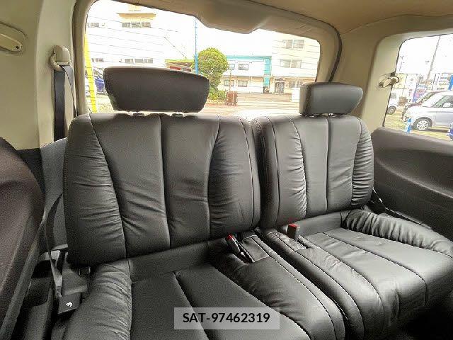 Nissan ELGRAND 2010-03 7271852-25