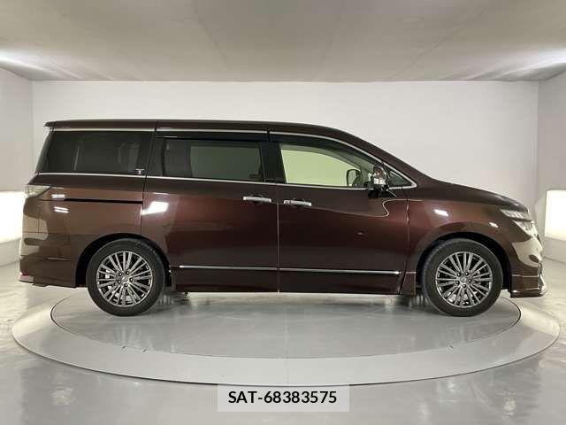 Nissan ELGRAND 2018-03 7271853-6