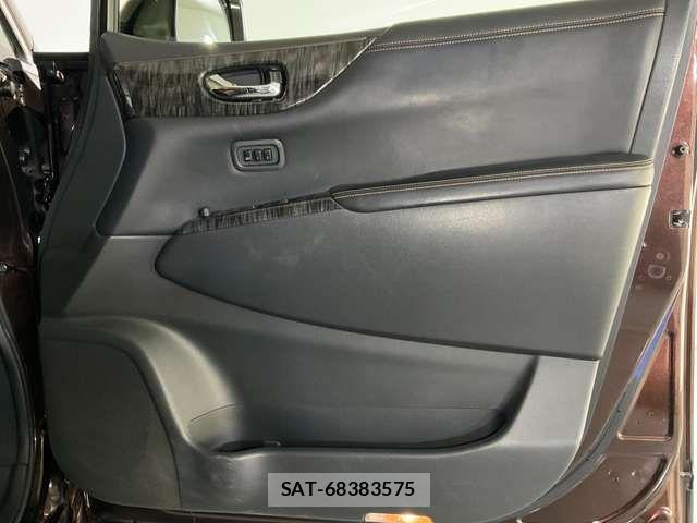 Nissan ELGRAND 2018-03 7271853-13