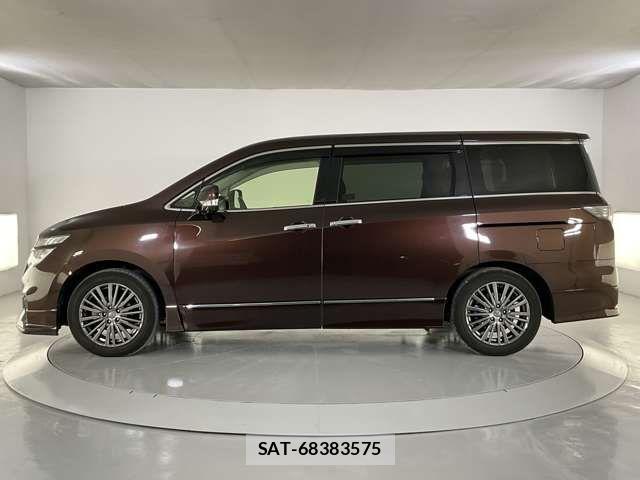 Nissan ELGRAND 2018-03 7271853-2