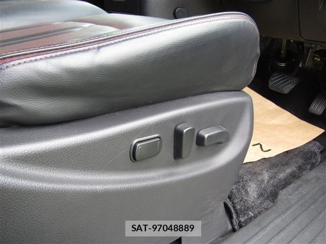 Nissan ELGRAND 2022-12 7326906-18