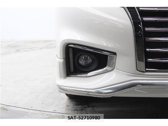 Nissan ELGRAND 2018-03 7357654-12