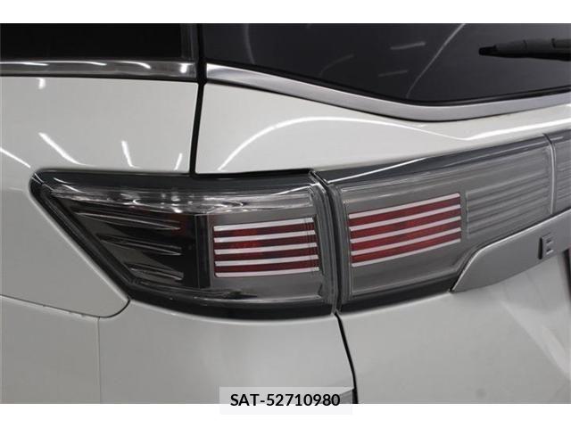 Nissan ELGRAND 2018-03 7357654-17