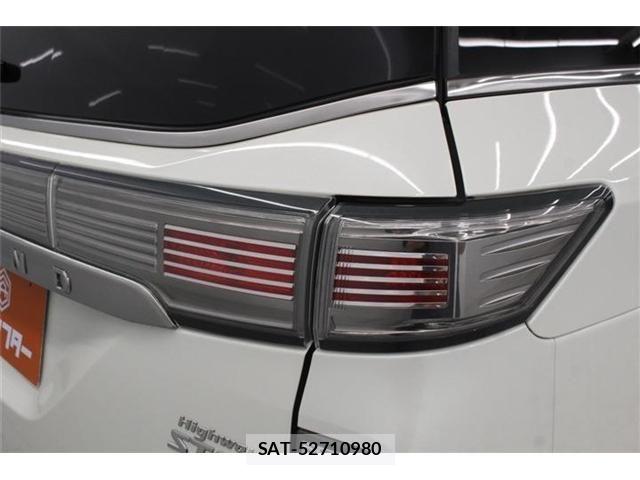 Nissan ELGRAND 2018-03 7357654-18