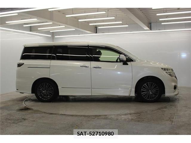 Nissan ELGRAND 2018-03 7357654-3