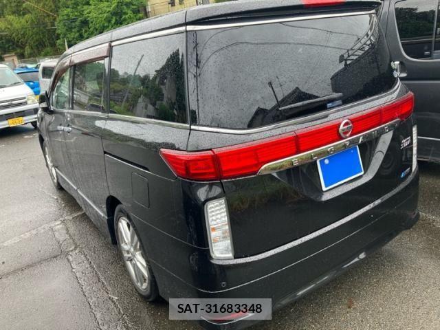 Nissan ELGRAND 2011-02 7357655-2