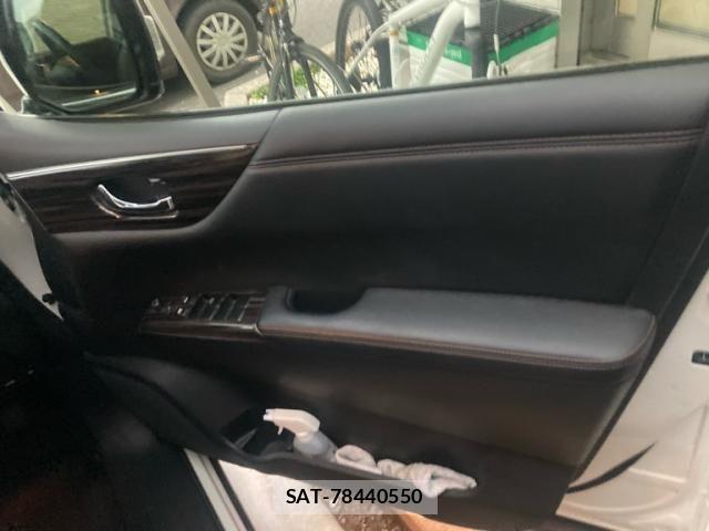 Nissan ELGRAND 2016-06 7357657-13