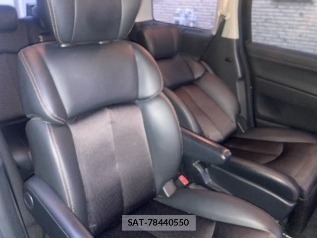 Nissan ELGRAND 2016-06 7357657-15